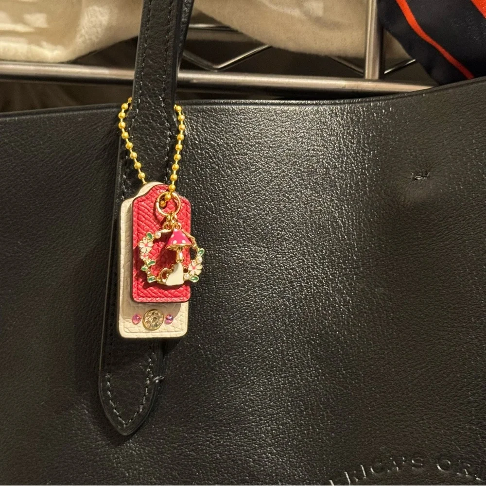 Coach Custom Hangtag Cat and Flowers - Picture 7 of 9